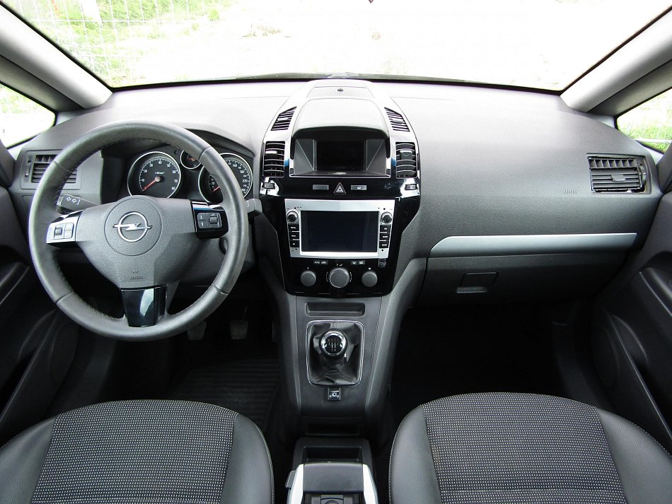 Opel Zafira 1.8 16 V  7 míst