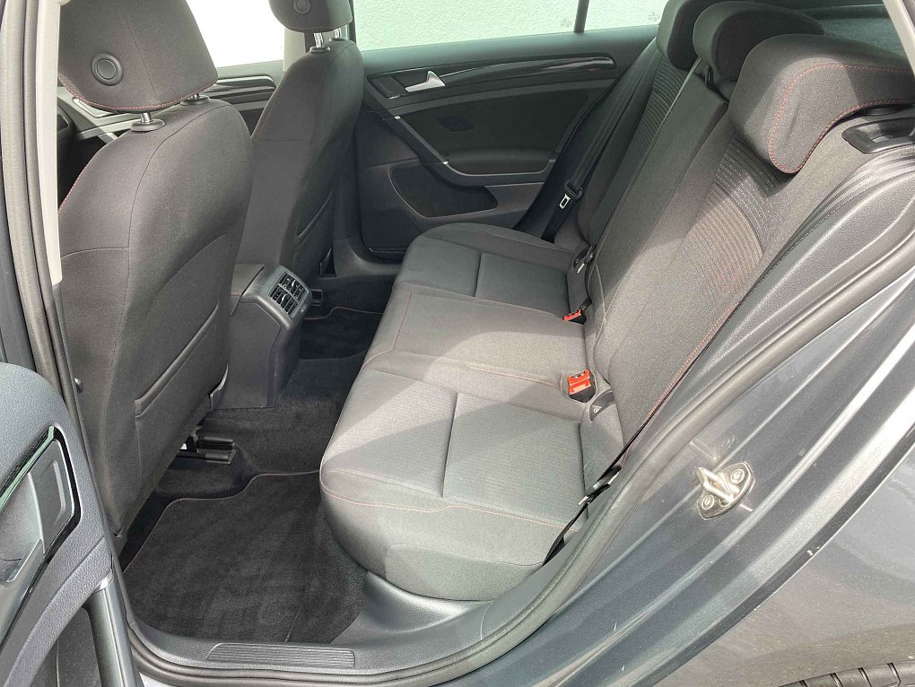Volkswagen Golf 1.5 TSi Sound