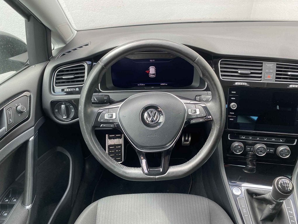 Volkswagen Golf 1.5 TSi Sound