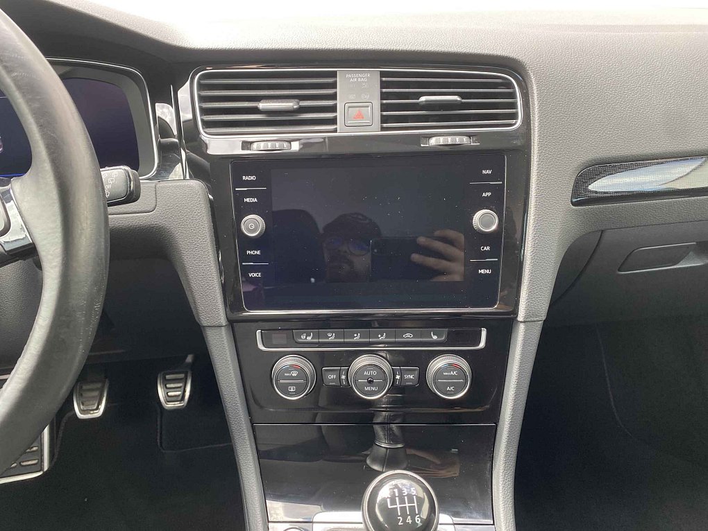 Volkswagen Golf 1.5 TSi Sound