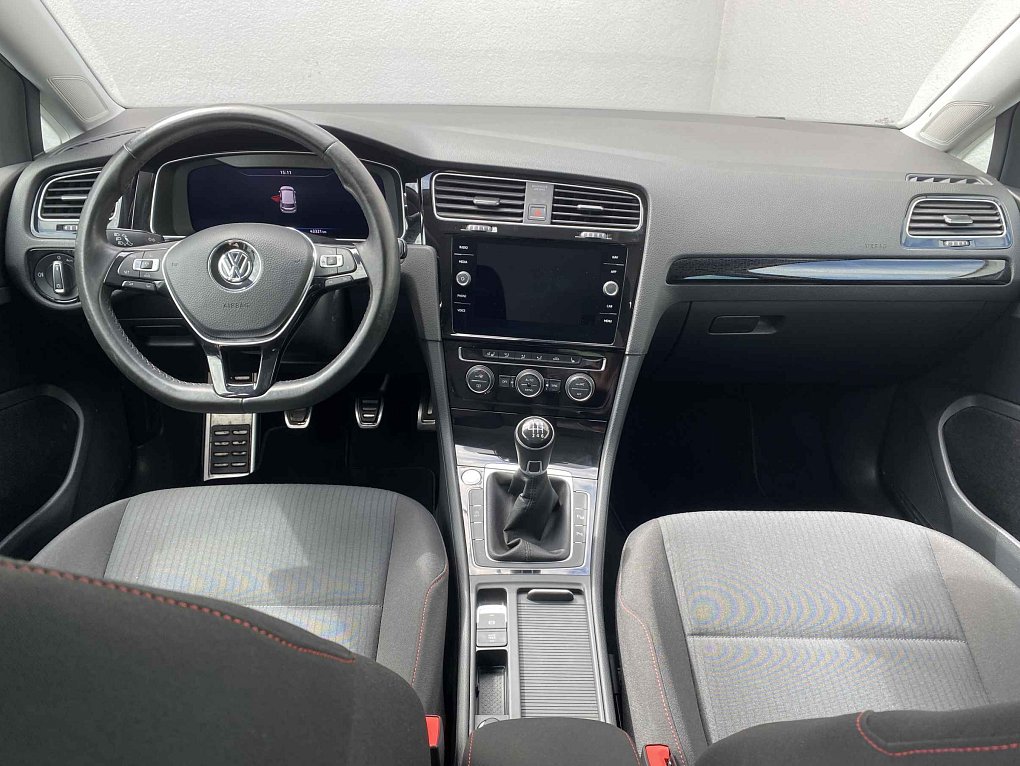 Volkswagen Golf 1.5 TSi Sound