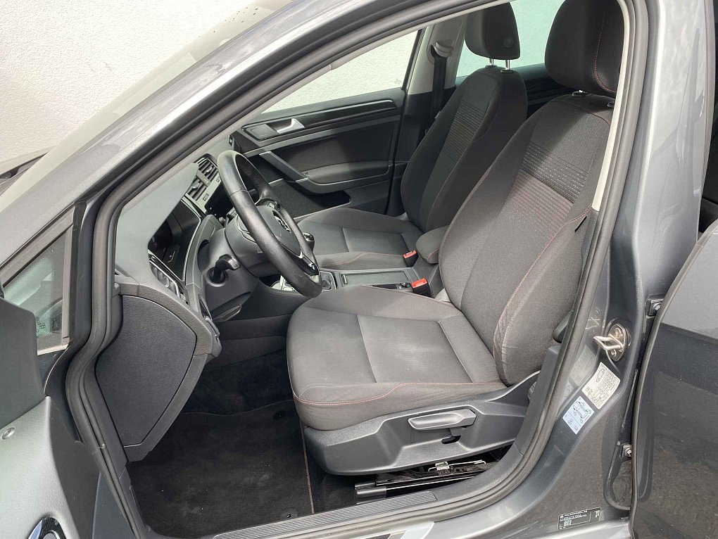 Volkswagen Golf 1.5 TSi Sound