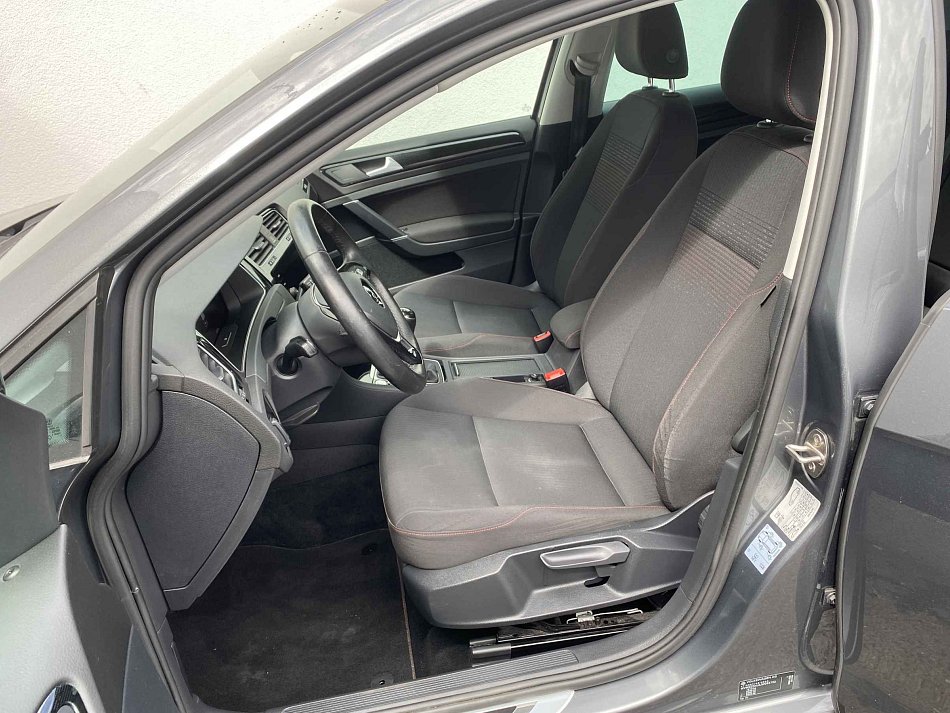 Volkswagen Golf 1.5 TSi Sound