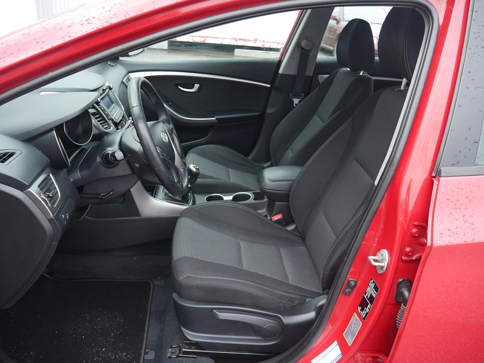 Hyundai I30 1.6 i Trikolor