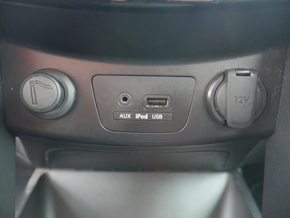 Hyundai I30 1.6 i Trikolor