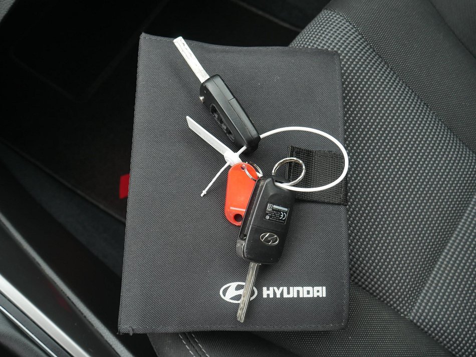 Hyundai I30 1.6 i Trikolor