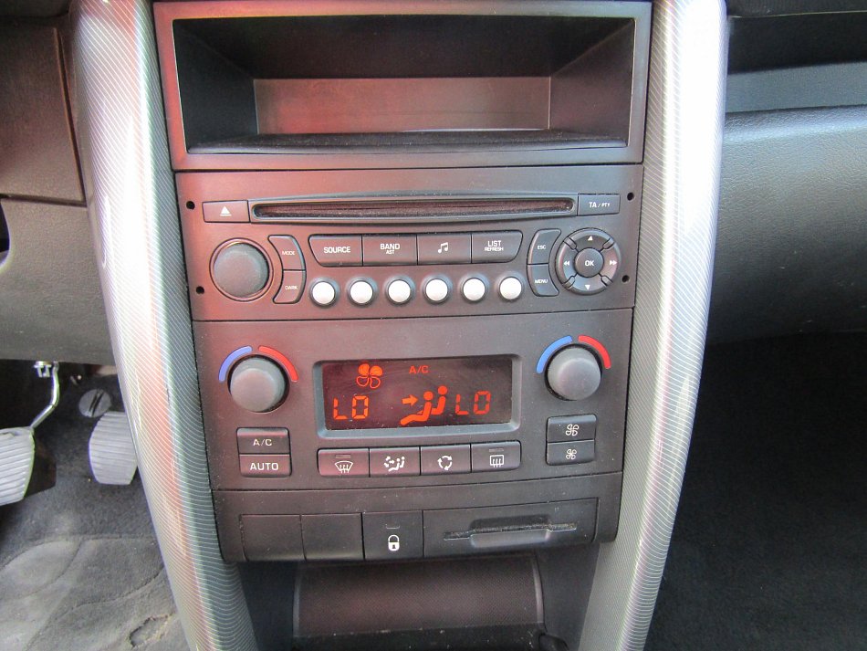 Peugeot 207 1.4 i 