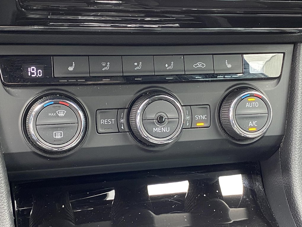 Škoda Superb III 2.0 TDi SportLine