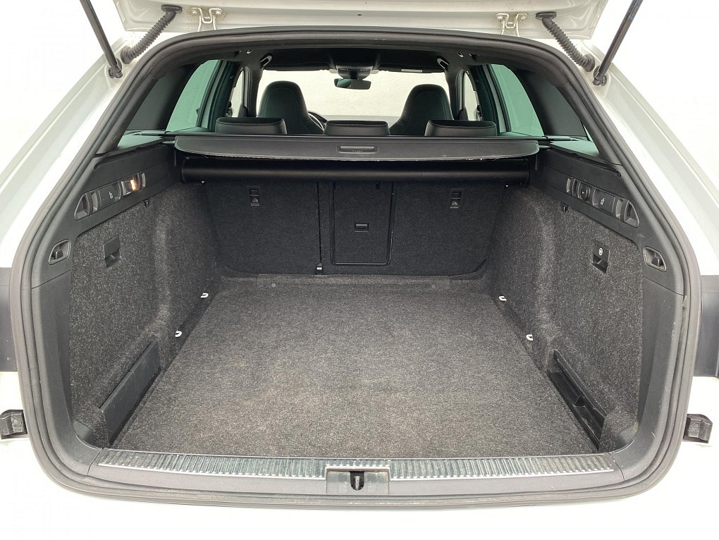 Škoda Superb III 2.0 TDi SportLine