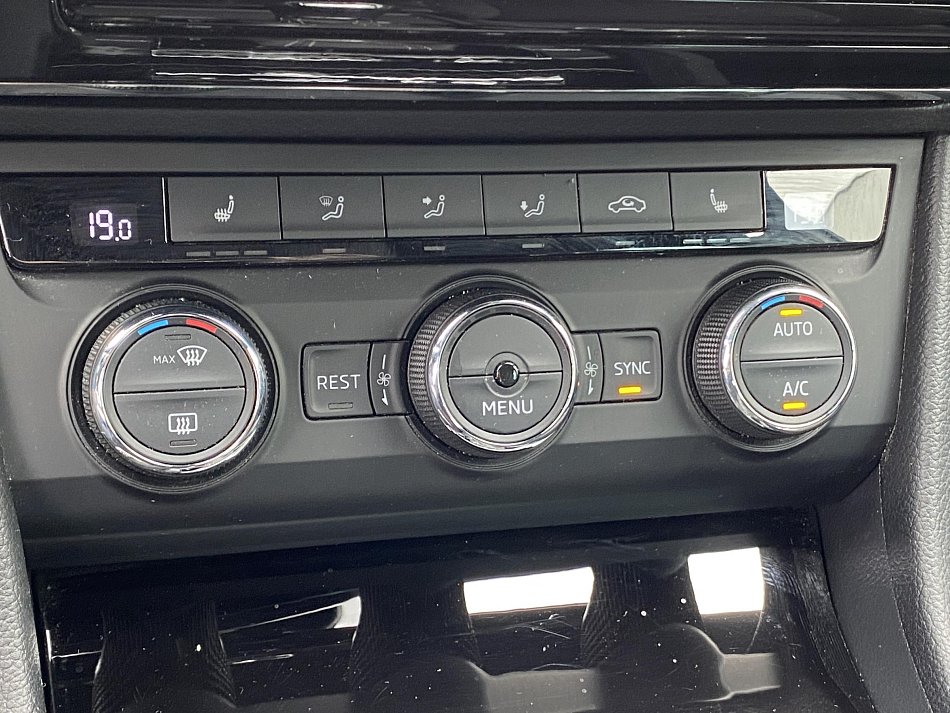 Škoda Superb III 2.0 TDi SportLine