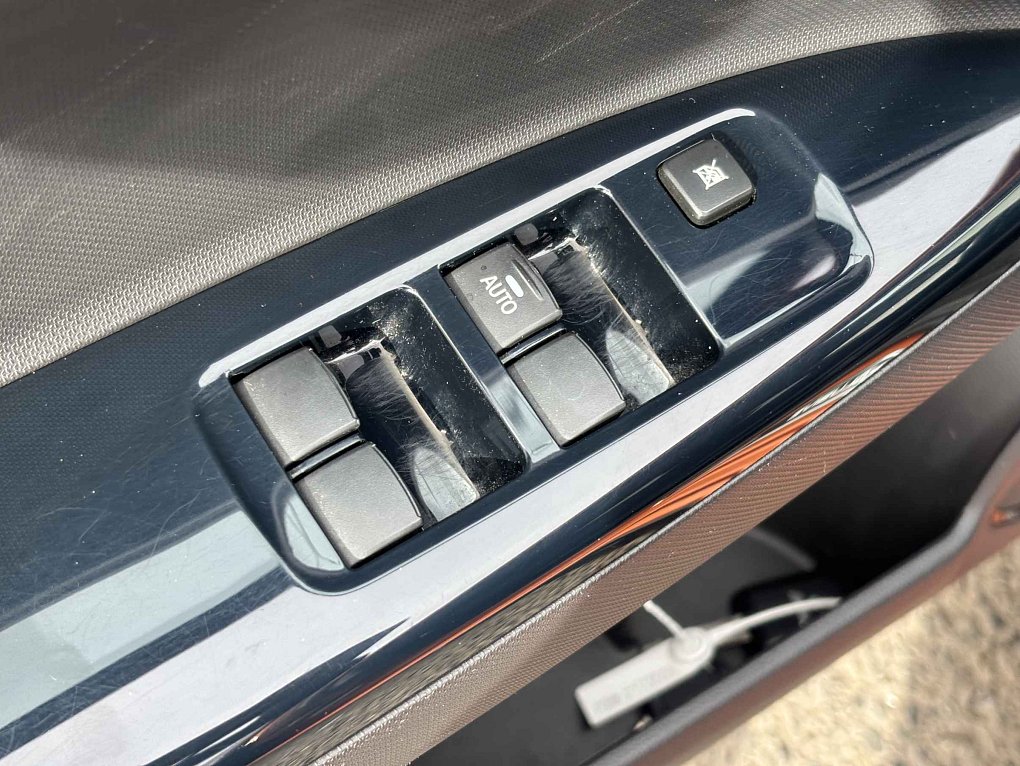 Mitsubishi Space Star 1.2i Edition Cross