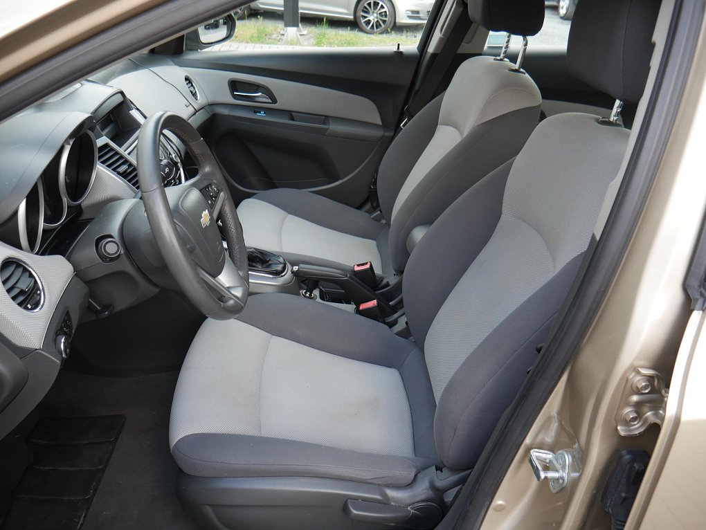 Chevrolet Cruze 1.6 i 