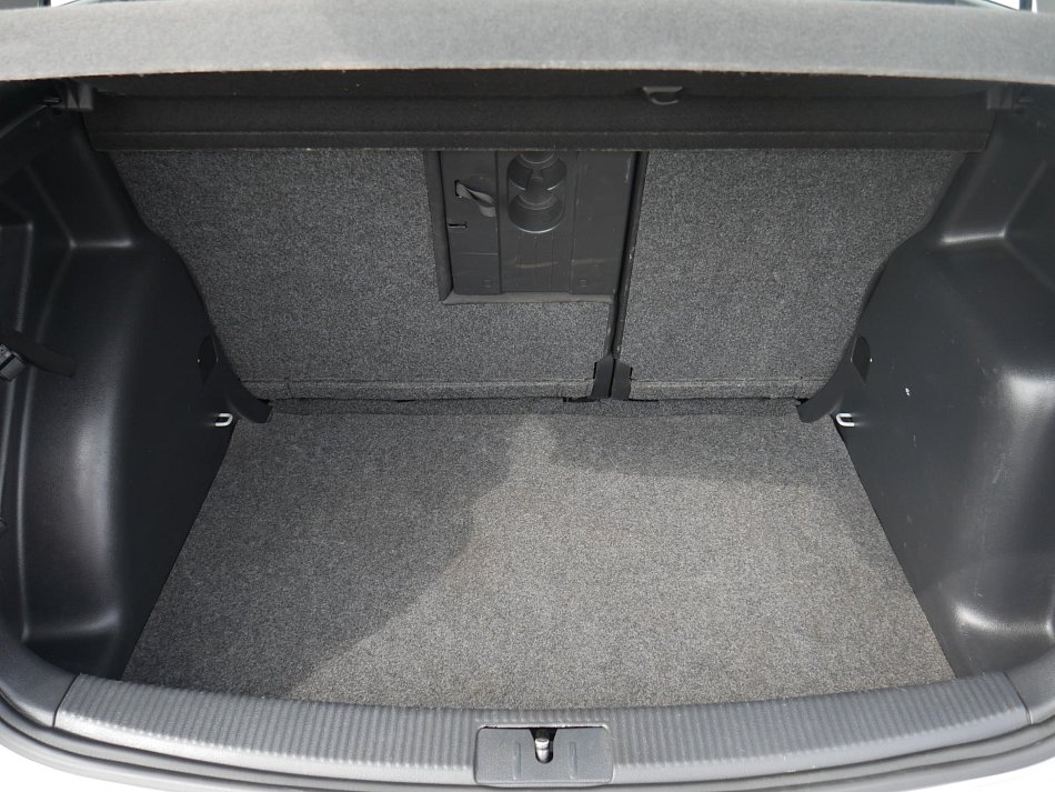 Volkswagen Golf Plus 1.6 i 