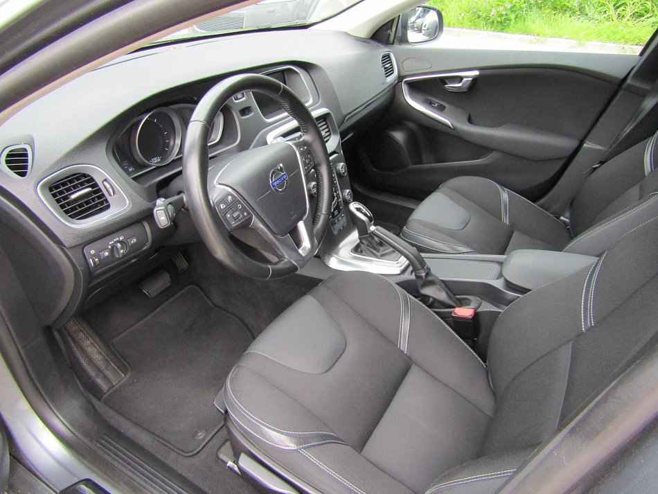 Volvo V40 2.0D 