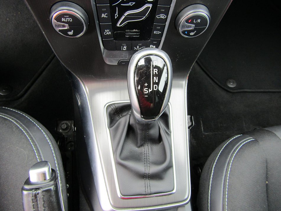 Volvo V40 2.0D 