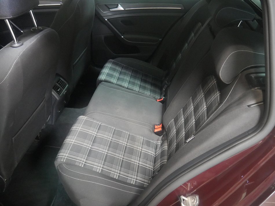 Volkswagen Golf 2.0 TDi GTD