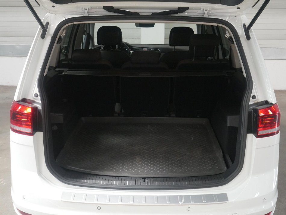 Volkswagen Touran 1.5 TSi 