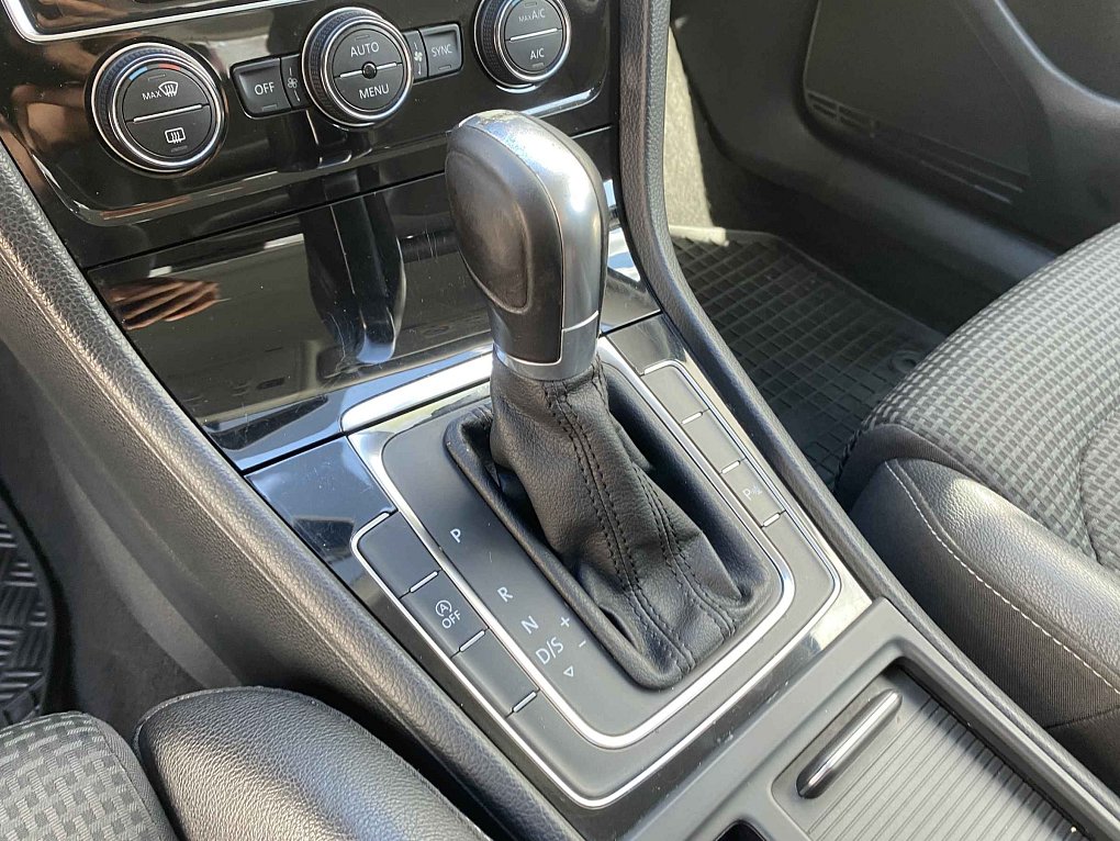 Volkswagen Golf 1.6 TDi 