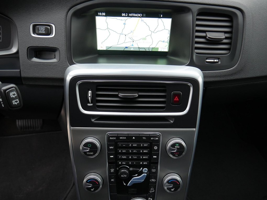 Volvo V60 2.4 D4  Cross Country