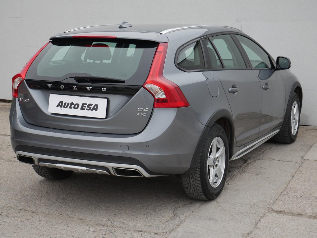 Volvo V60 2.4 D4  Cross Country
