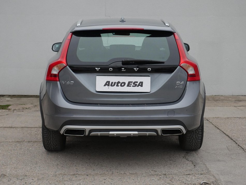 Volvo V60 2.4 D4  Cross Country