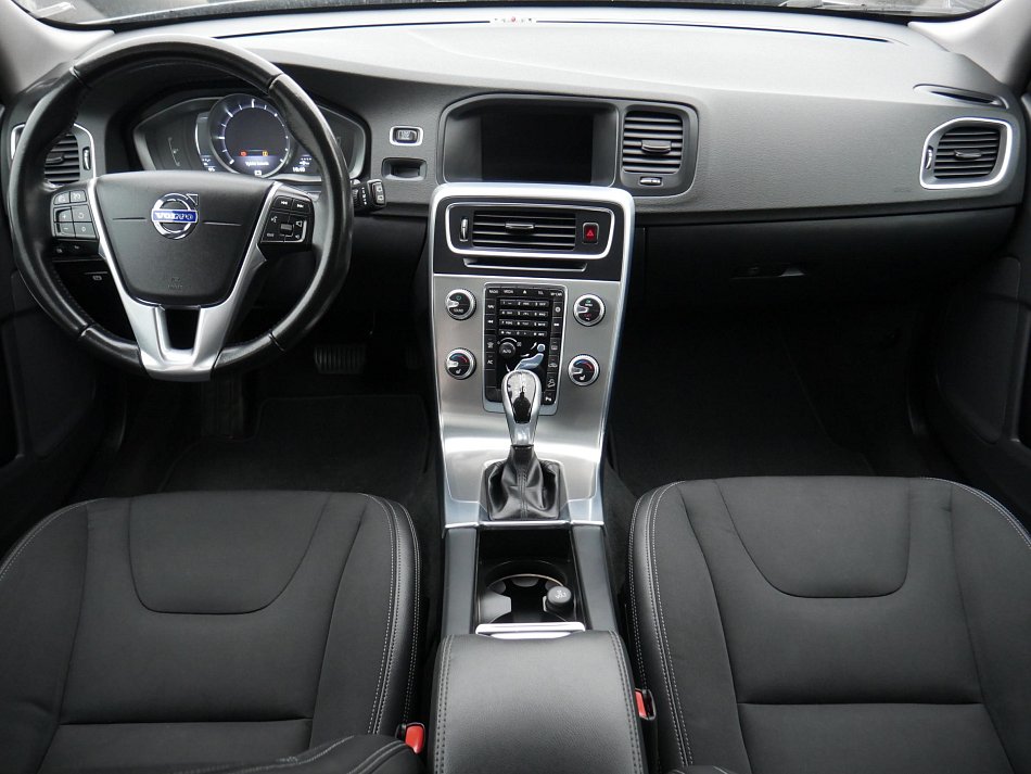 Volvo V60 2.4 D4  Cross Country