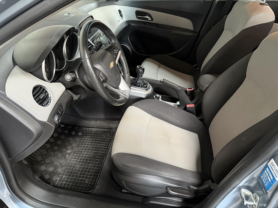 Chevrolet Cruze 1.6i 