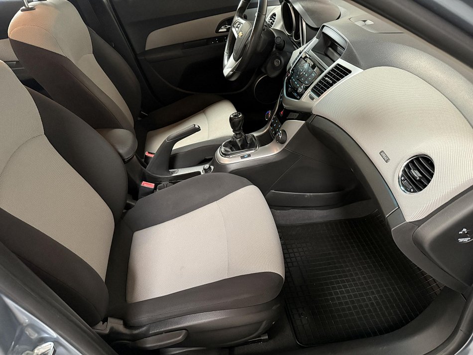Chevrolet Cruze 1.6i 