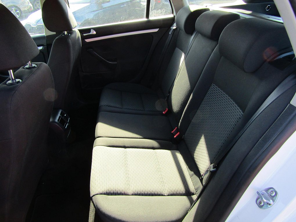 Volkswagen Golf 1.6 TDi 