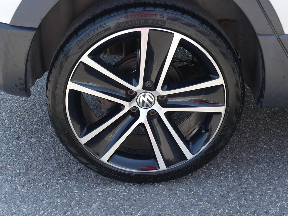Volkswagen Polo 1.2 TSi CROSS