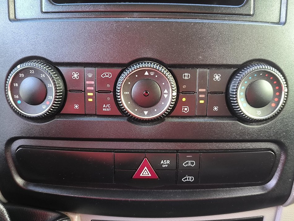 Volkswagen Crafter 2.0TDi  L2H2 6míst