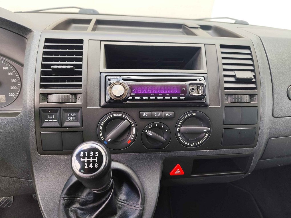 Volkswagen Caravelle 2.5TDi  8míst