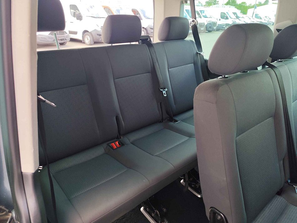 Volkswagen Caravelle 2.5TDi  8míst