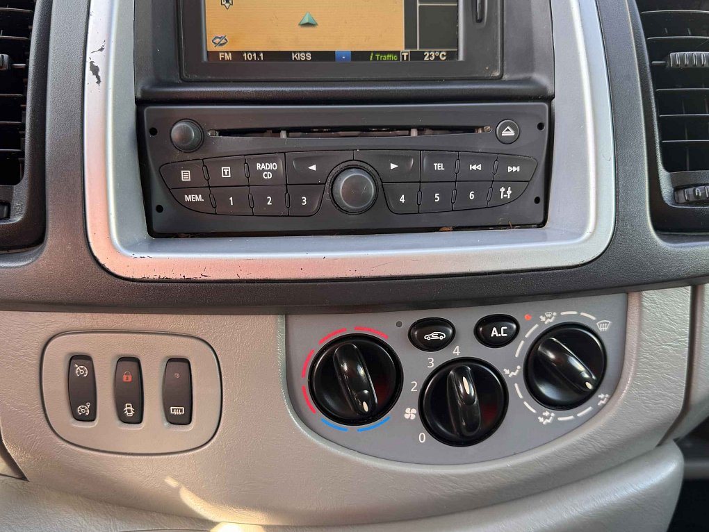 Renault Trafic 2.0dCi  9míst
