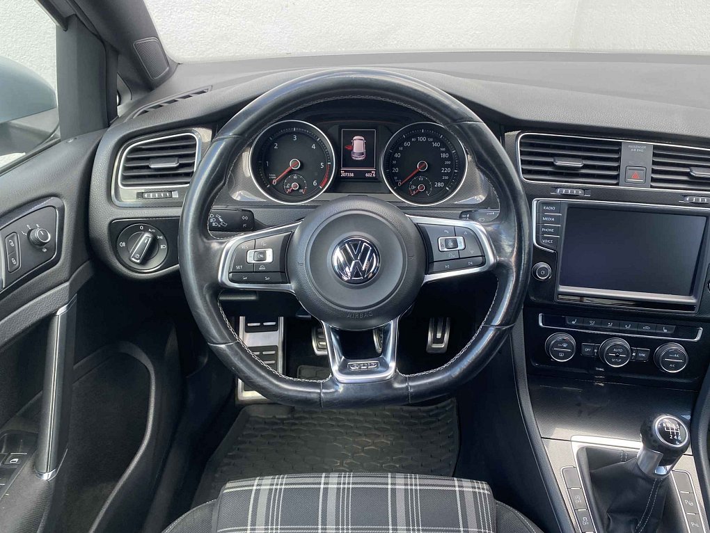 Volkswagen Golf 2.0 TDi  VII