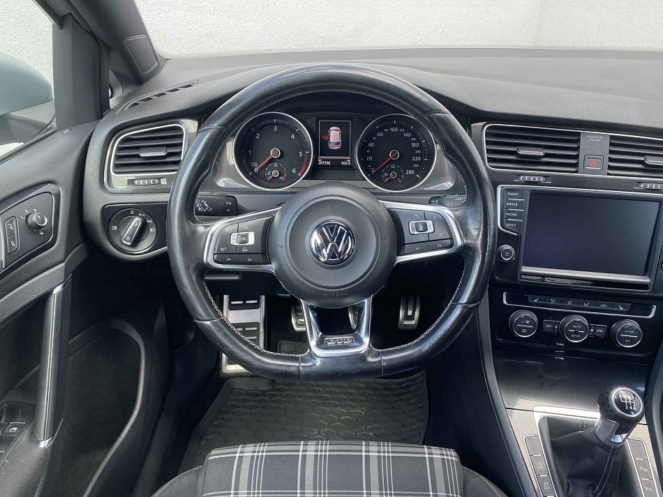 Volkswagen Golf 2.0 TDi  VII