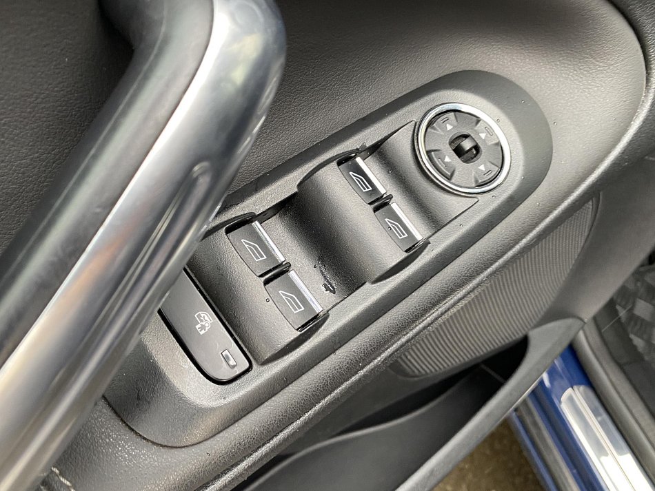 Ford S-MAX 2.2TDCi  7míst