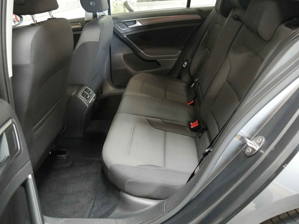 Volkswagen Golf 1.0 TSi 