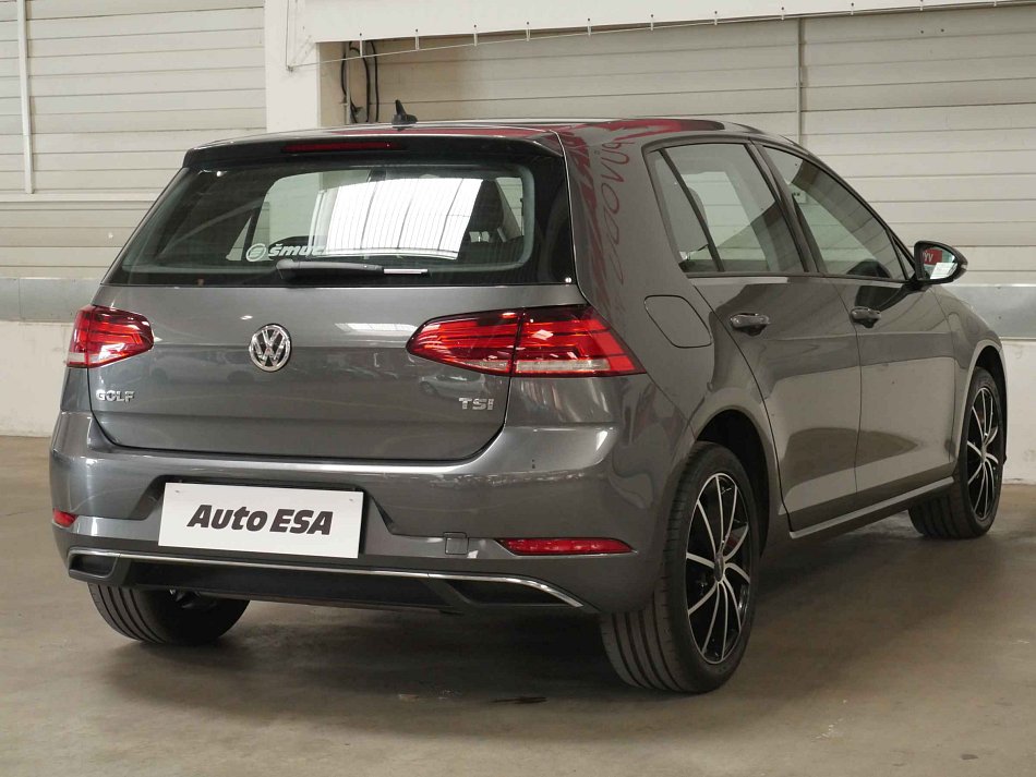 Volkswagen Golf 1.0 TSi 