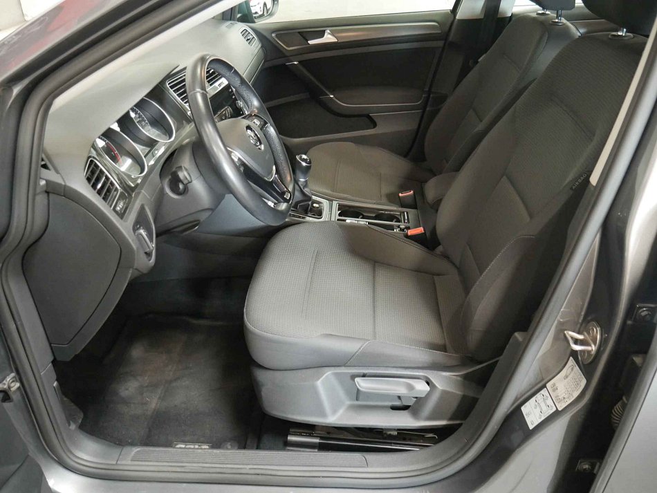 Volkswagen Golf 1.0 TSi 