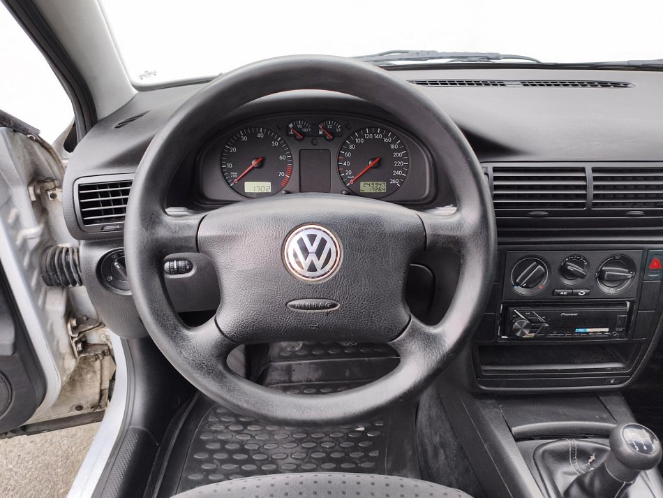 Volkswagen Passat 1.6 i 