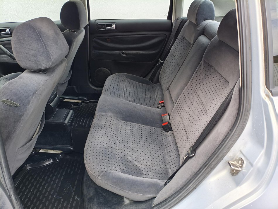 Volkswagen Passat 1.6 i 