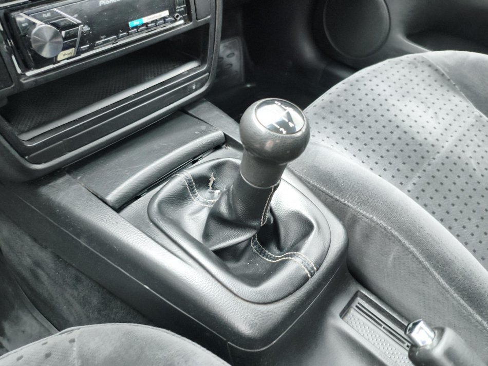 Volkswagen Passat 1.6 i 