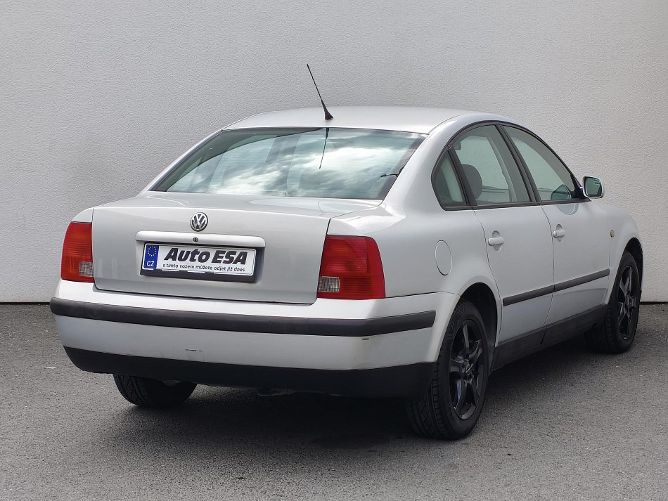 Volkswagen Passat 1.6 i 
