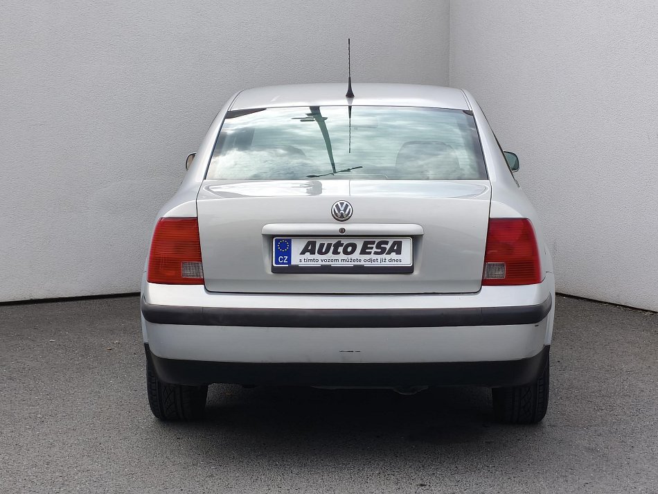 Volkswagen Passat 1.6 i 