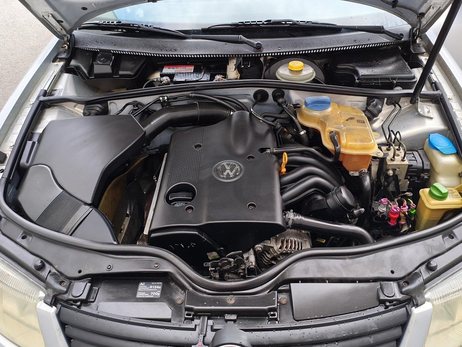 Volkswagen Passat 1.6 i 