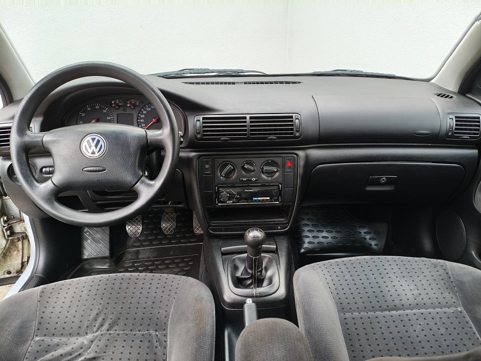 Volkswagen Passat 1.6 i 