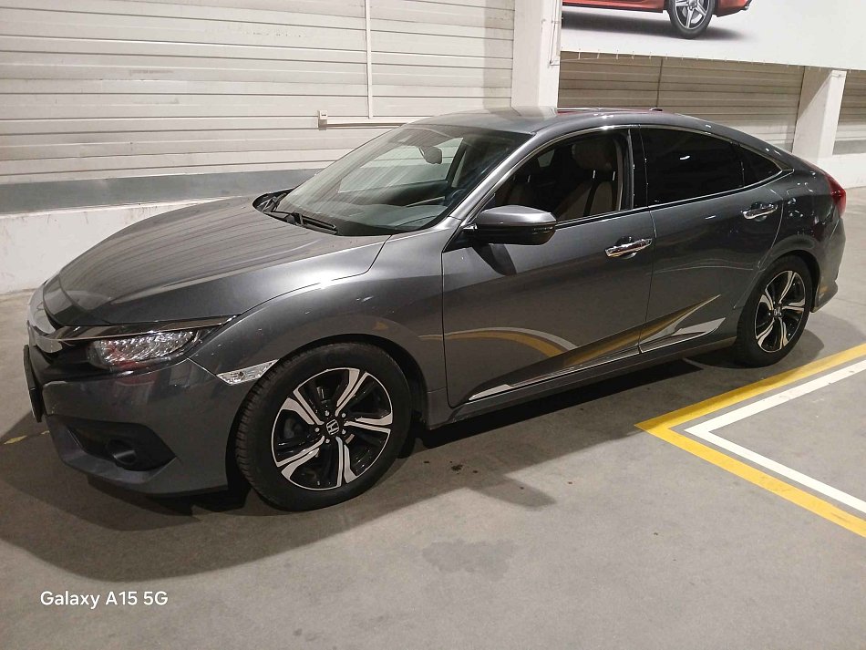 Honda Civic 1.5. 