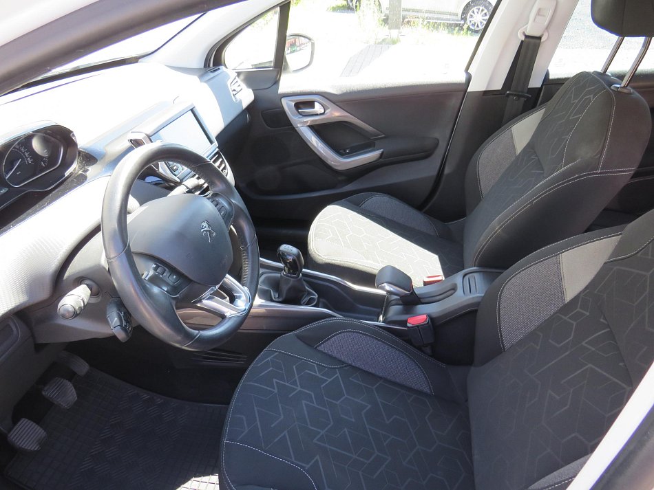 Peugeot 2008 1.2PT 