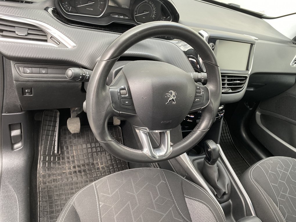 Peugeot 2008 1.2 PT 